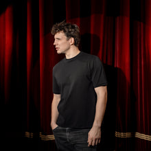 Load image into Gallery viewer, T krekls "Sarkanais samts" ar pagarināto aizmuguri