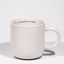 Load image into Gallery viewer, Krūze &quot;Nacionāls saturs - laikmetīga forma&quot;
